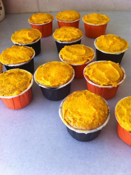 CUPCAKES DE CALABAZA PARA HALLOWEEN CUPCAKES DE CALABAZA PARA HALLOWEEN