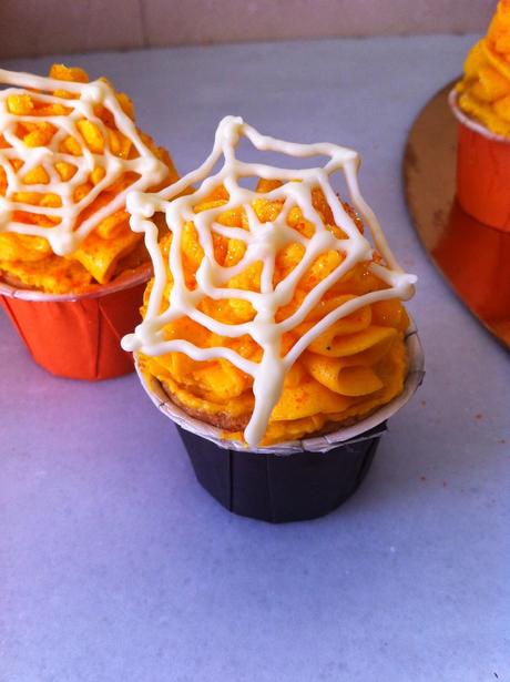 CUPCAKES DE CALABAZA PARA HALLOWEEN CUPCAKES DE CALABAZA PARA HALLOWEEN