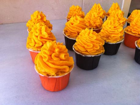 CUPCAKES DE CALABAZA PARA HALLOWEEN CUPCAKES DE CALABAZA PARA HALLOWEEN