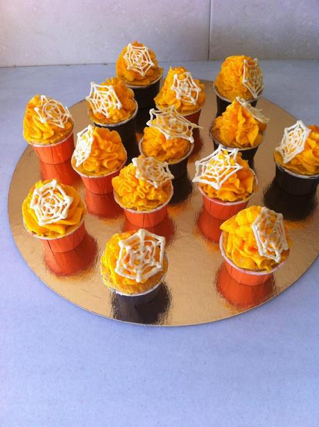 CUPCAKES DE CALABAZA PARA HALLOWEEN CUPCAKES DE CALABAZA PARA HALLOWEEN