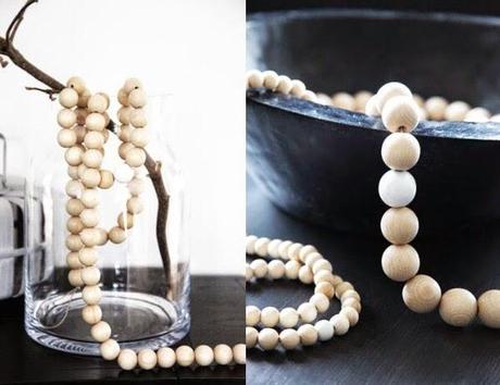Decorar con una guirnalda de bolas de madera Decorar con una guirnalda de bolas de madera