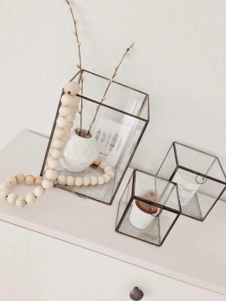 Decorar con una guirnalda de bolas de madera Decorar con una guirnalda de bolas de madera