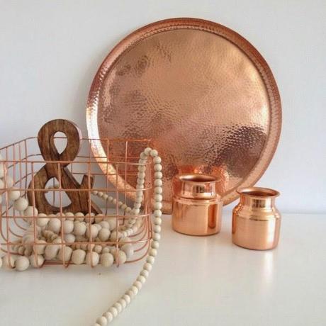 Decorar con una guirnalda de bolas de madera Decorar con una guirnalda de bolas de madera