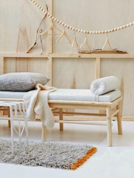 Decorar con una guirnalda de bolas de madera Decorar con una guirnalda de bolas de madera