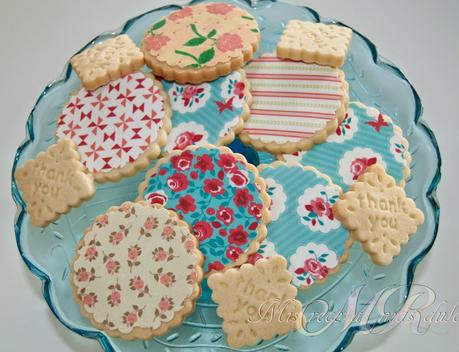GALLETAS DECORADAS CON PAPEL DE AZÚCAR GALLETAS DECORADAS CON PAPEL DE AZÚCAR