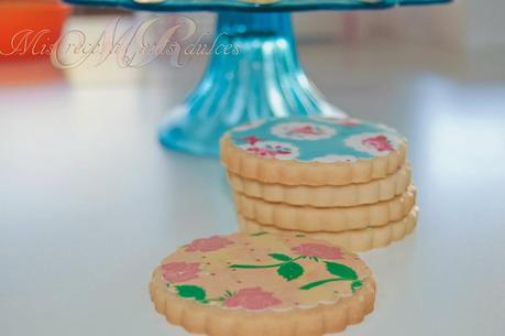 GALLETAS DECORADAS CON PAPEL DE AZÚCAR GALLETAS DECORADAS CON PAPEL DE AZÚCAR