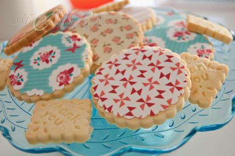 GALLETAS DECORADAS CON PAPEL DE AZÚCAR GALLETAS DECORADAS CON PAPEL DE AZÚCAR
