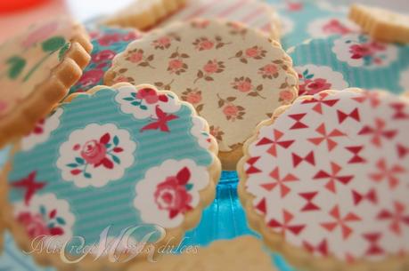 GALLETAS DECORADAS CON PAPEL DE AZÚCAR GALLETAS DECORADAS CON PAPEL DE AZÚCAR