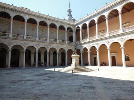 Patio del Alcázar de Toledo