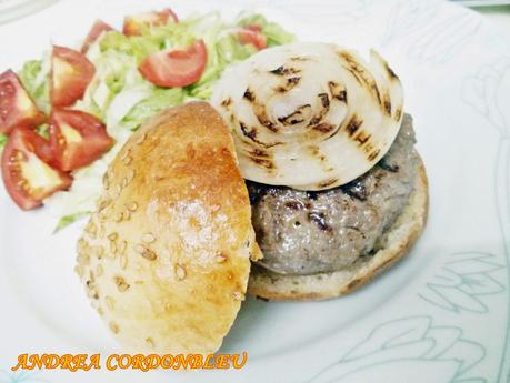 HAMBURGUESA DE POTRO CON CORAZÓN DE QUESO