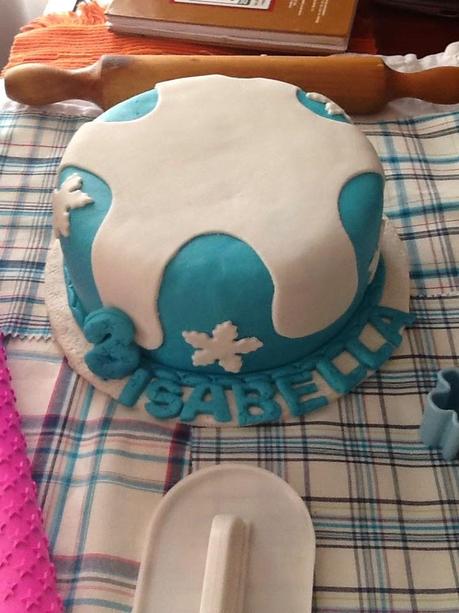 TRABAJOS DE DULCES ENCANTADOS. TORTA FROZEN PARA ISABELLA