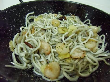 Gulas al ajillo con gambas