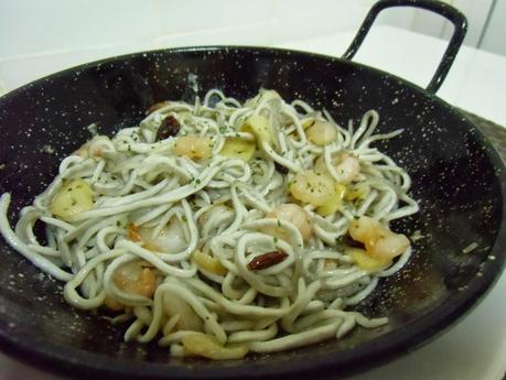 Gulas al ajillo con gambas