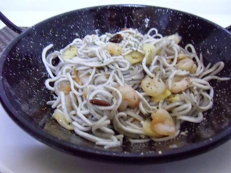 Gulas al ajillo con gambas