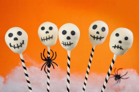 Ideas de Postres para Halloween jack skeletor en popcakes