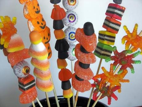 Ideas de Postres para Halloween brochetas de dulces