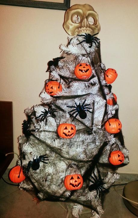 3 Ideas muy fáciles para decorar tu casa de Halloween ARBOL_HALLOWEEN