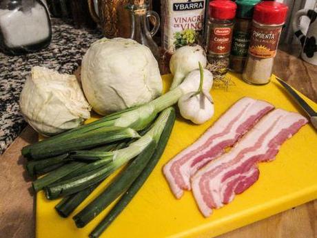 Col guisada con bacon. col-guisada-con-bacon-