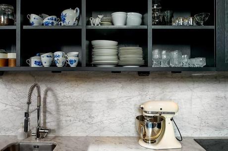 SORPRENDENTE DISTRIBUCIÓN UNA COCINA EN EL PASILLO SORPRENDENTE DISTRIBUCIÓN UNA COCINA EN EL PASILLO