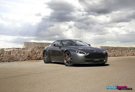 aston martin vantage v8 grey