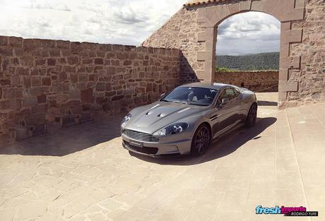 Aston martin DBS grey