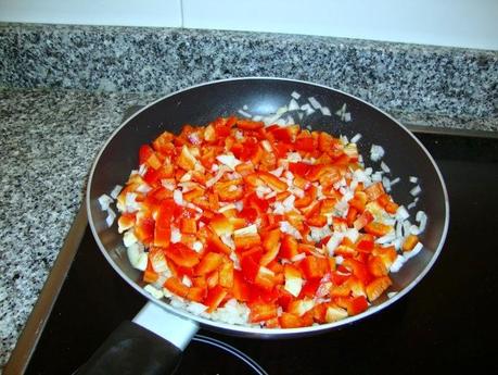 MACARRONES CON CHORIZO MACARRONES CON CHORIZO