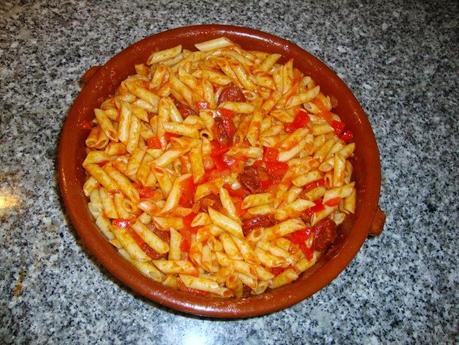 MACARRONES CON CHORIZO MACARRONES CON CHORIZO