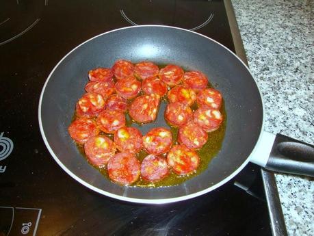 MACARRONES CON CHORIZO MACARRONES CON CHORIZO