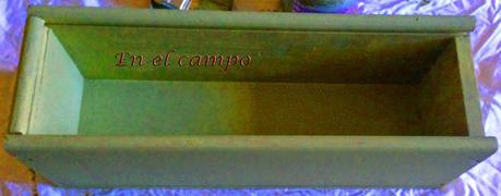 Reciclaje de una caja de vinos. Reciclaje de una caja de vinos.