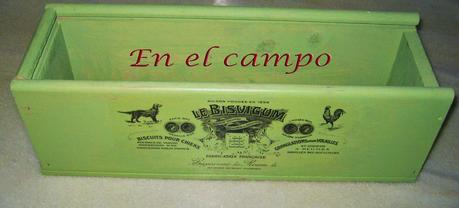 Reciclaje de una caja de vinos. Reciclaje de una caja de vinos.