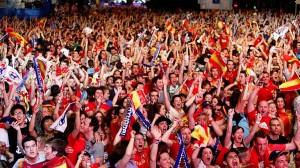 Origen de La Roja ¿Por qué se le llama la roja a la selección española? aficion de España