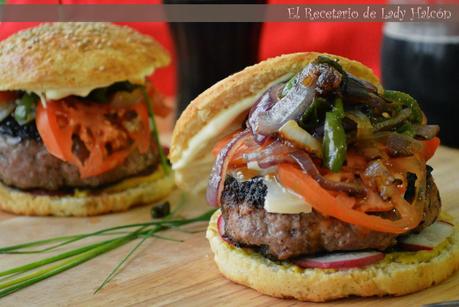 Hamburguesa gourmet XXL con panecillos caseros - #LekueBurger