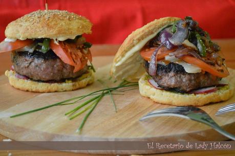 Hamburguesa gourmet XXL con panecillos caseros - #LekueBurger