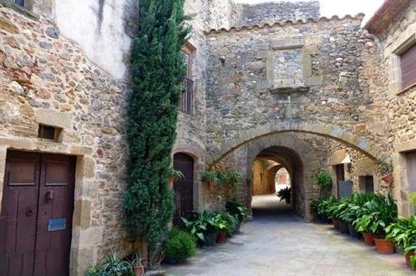 Celebramos nuestro primer año! Quieres ganar un tablet? 2 Lugares con encanto Cau Charmant primer aniversario monells