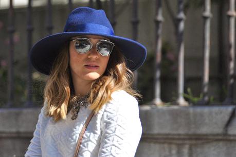 Mirror mirror... Mirror mirror...