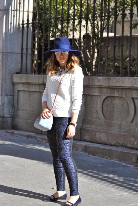 Mirror mirror... Mirror mirror...