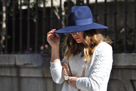 Mirror mirror... Mirror mirror...