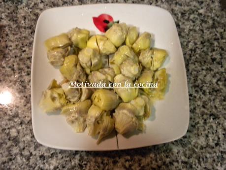 Alcachofas con salchichas Alcachofas con salchichas