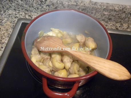 Alcachofas con salchichas Alcachofas con salchichas