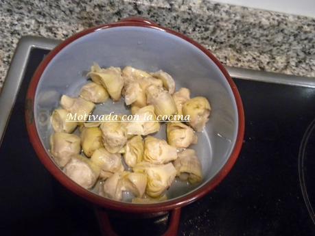 Alcachofas con salchichas Alcachofas con salchichas