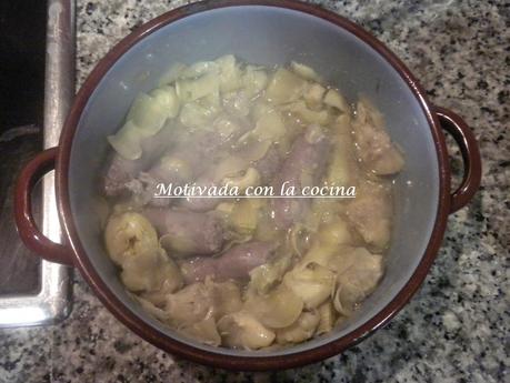 Alcachofas con salchichas Alcachofas con salchichas