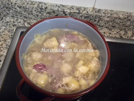 Alcachofas con salchichas Alcachofas con salchichas