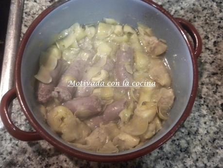 Alcachofas con salchichas Alcachofas con salchichas
