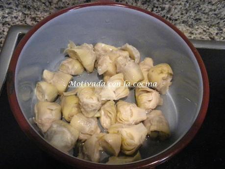 Alcachofas con salchichas Alcachofas con salchichas