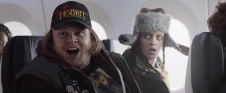 Peter Jackson Elijah Wood Hobbit Lord of Rings  Air New Zealand spot anuncio azafatas seguridad