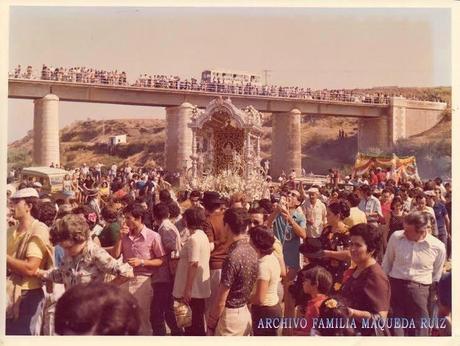 La carreta en el río con el Simpecado verde La carreta en el río con el Simpecado verde