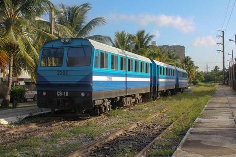 Montado en un tren y cámara en mano tren-habana-guanajay (2)