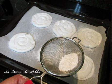 TARTITAS DE MERENGUE CON FRESON Y NATA TARTITAS DE MERENGUE CON FRESON Y NATA