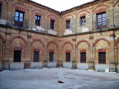Patio barroco del convento de los Agustinos. Autor, Excmo. Ayuntamiento de Fuenllana