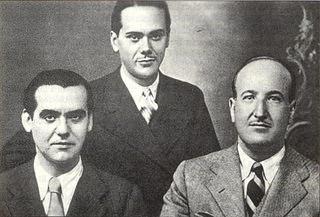 Luis Cernuda junto a Federico García Lorca y Vicente Alexander en el Ateneo de Sevilla en los actos de homenaje a Góngora (1927). Versos olvidados: Donde habite el olvido.